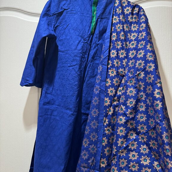 Aarong Stitched Salwar Kameez set | Indian | Pakistani - Picture 10 of 11